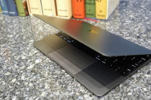 新MacBook笔记本下个月发布 苹果四年来最大一次升